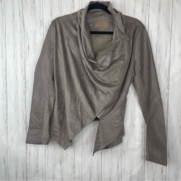 Blank NYC  taupe leather style wrap jacket small - Picture 2 of 7